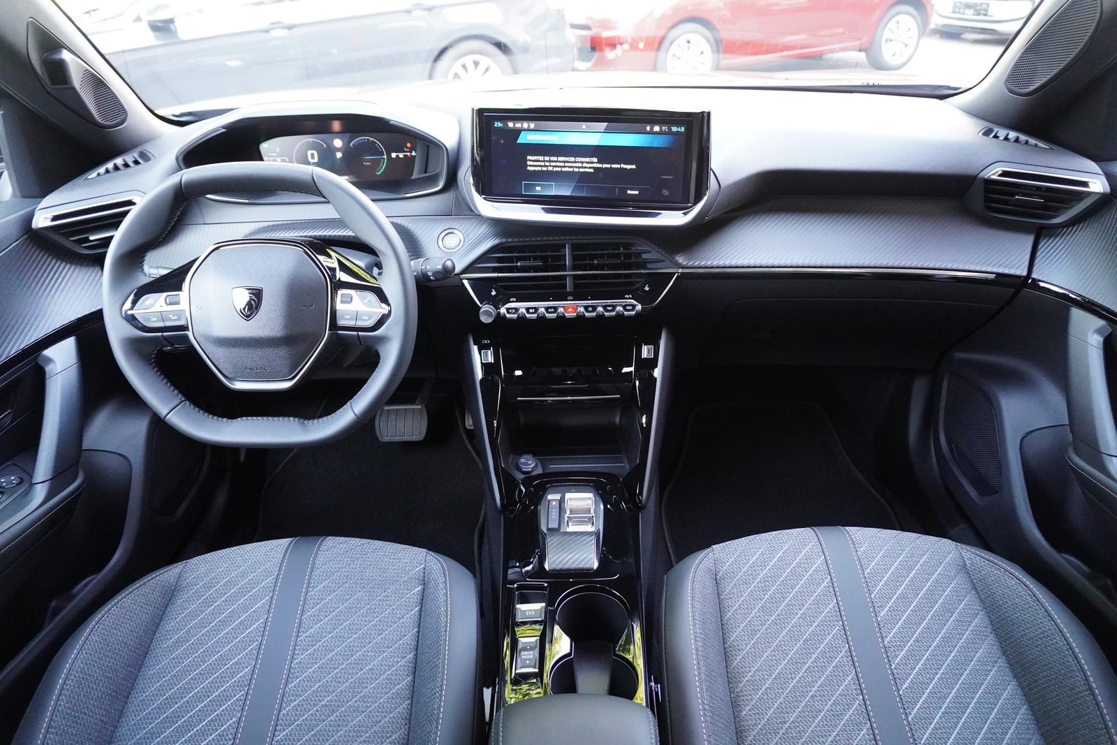 Peugeot 2008 PureTech 145 Aut. LED ACC Navi 360°