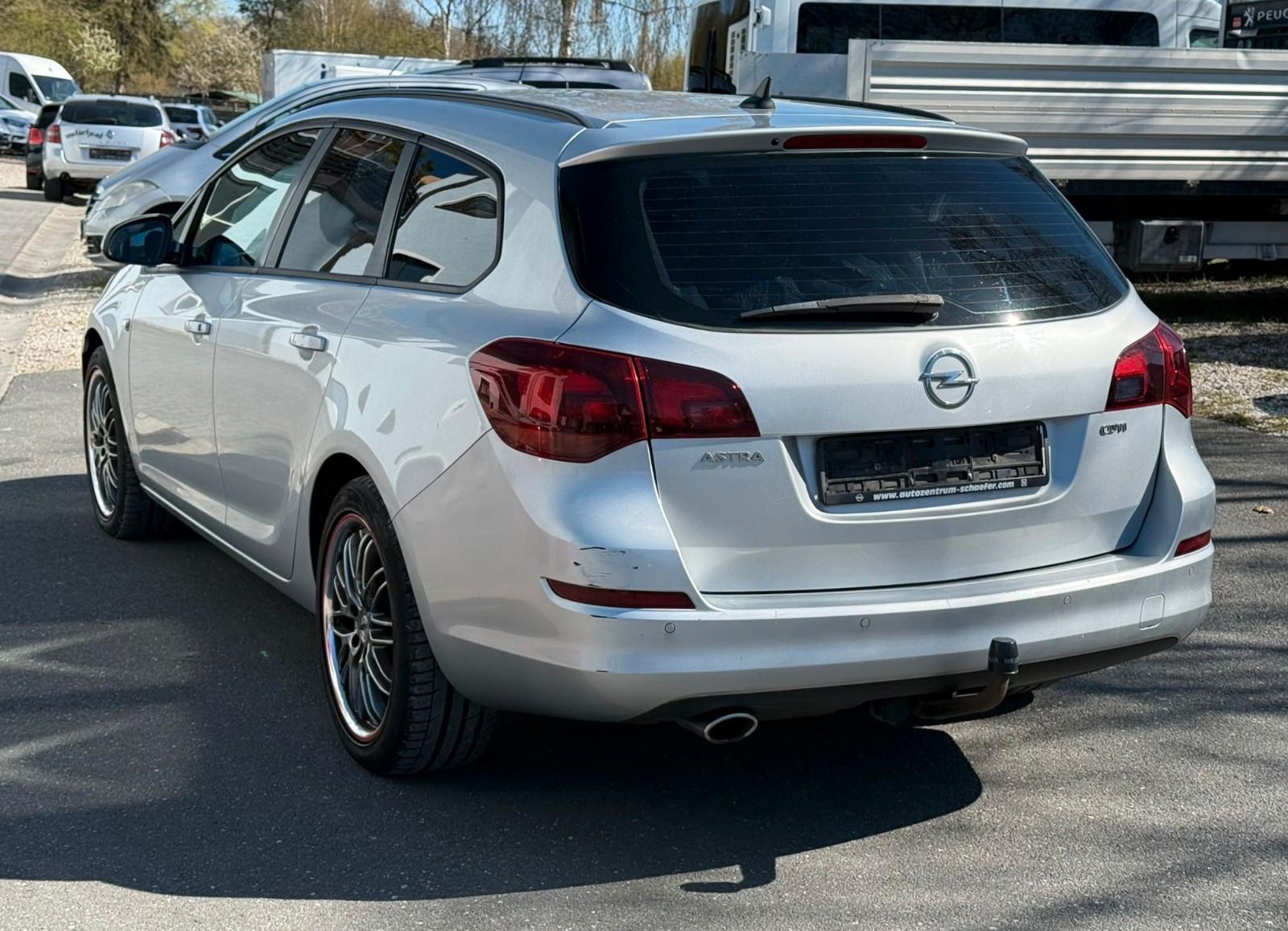 Opel Astra 2011 — engine 1.956 cm³, 160 HP (118kW)