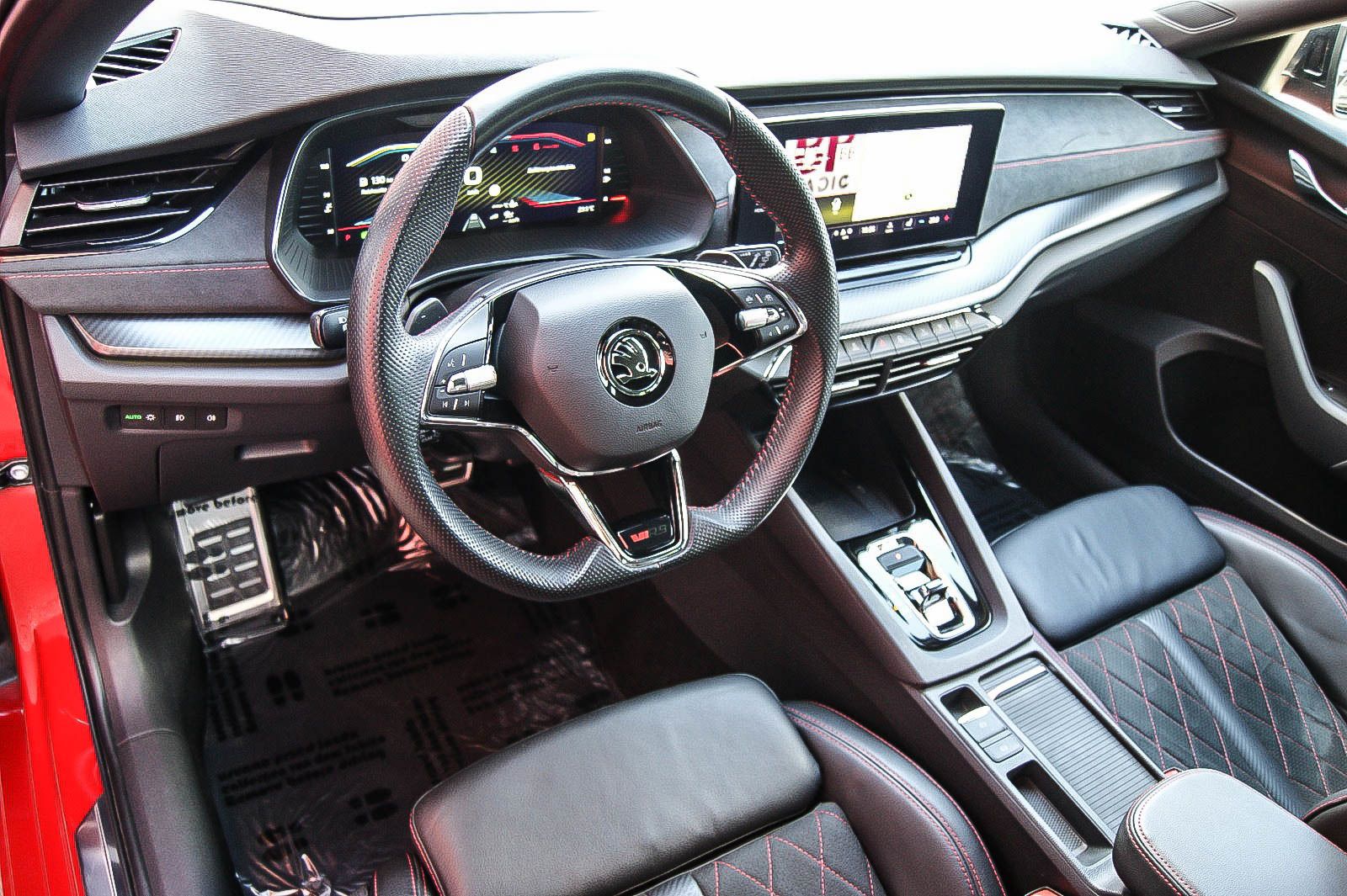 Fahrzeugabbildung SKODA Octavia Combi RS 4x4 CHALLENGE HEADUP pACC AHZV