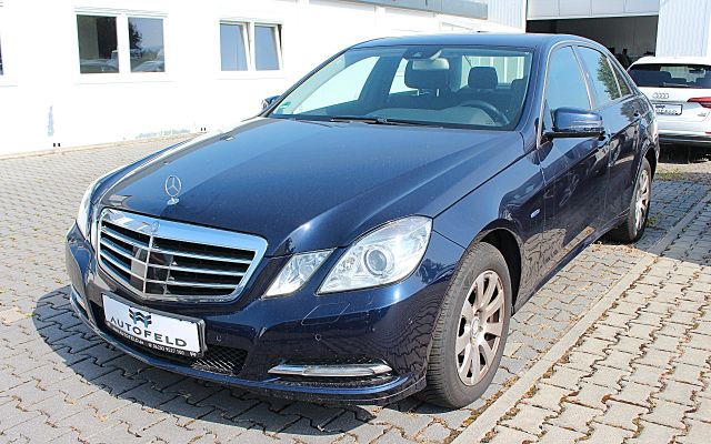 Mercedes-Benz E 220 CDI AVANTGARDE/BI XENON/NAVI/ACC/RCAM/BT/