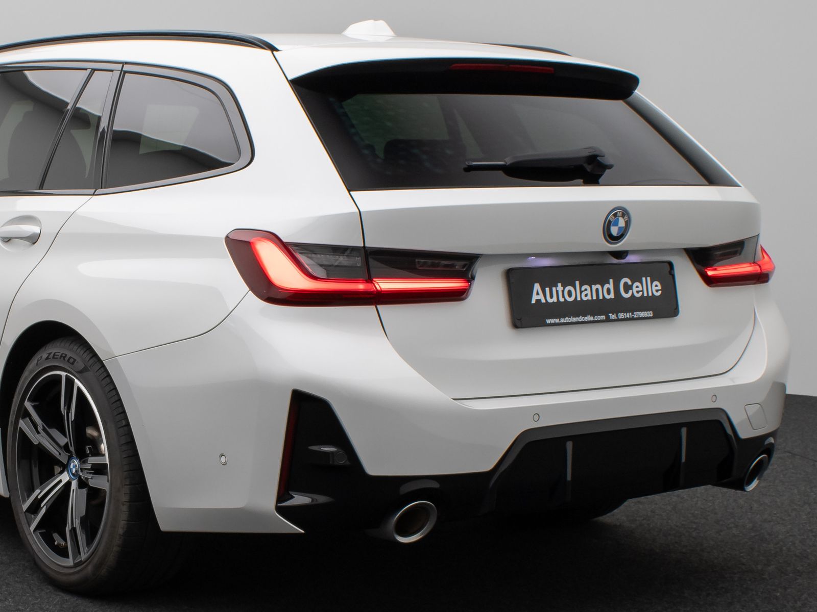 Fahrzeugabbildung BMW 330e M Sport Kamera DAB HUD Alarm Parkassistent