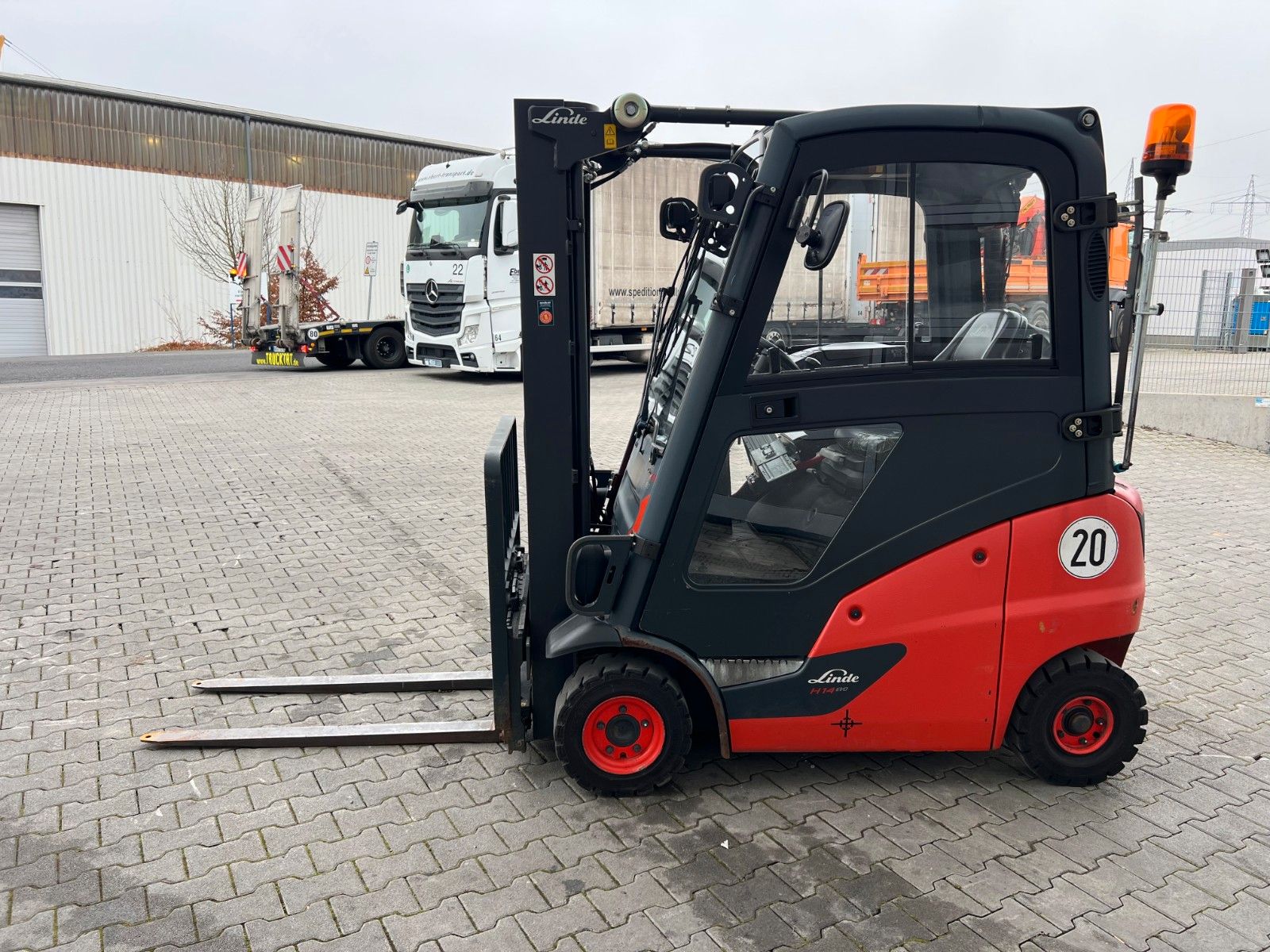 Fahrzeugabbildung Linde H14D-01 / Triplex: 4.60m! / SS / nur 1.672h!