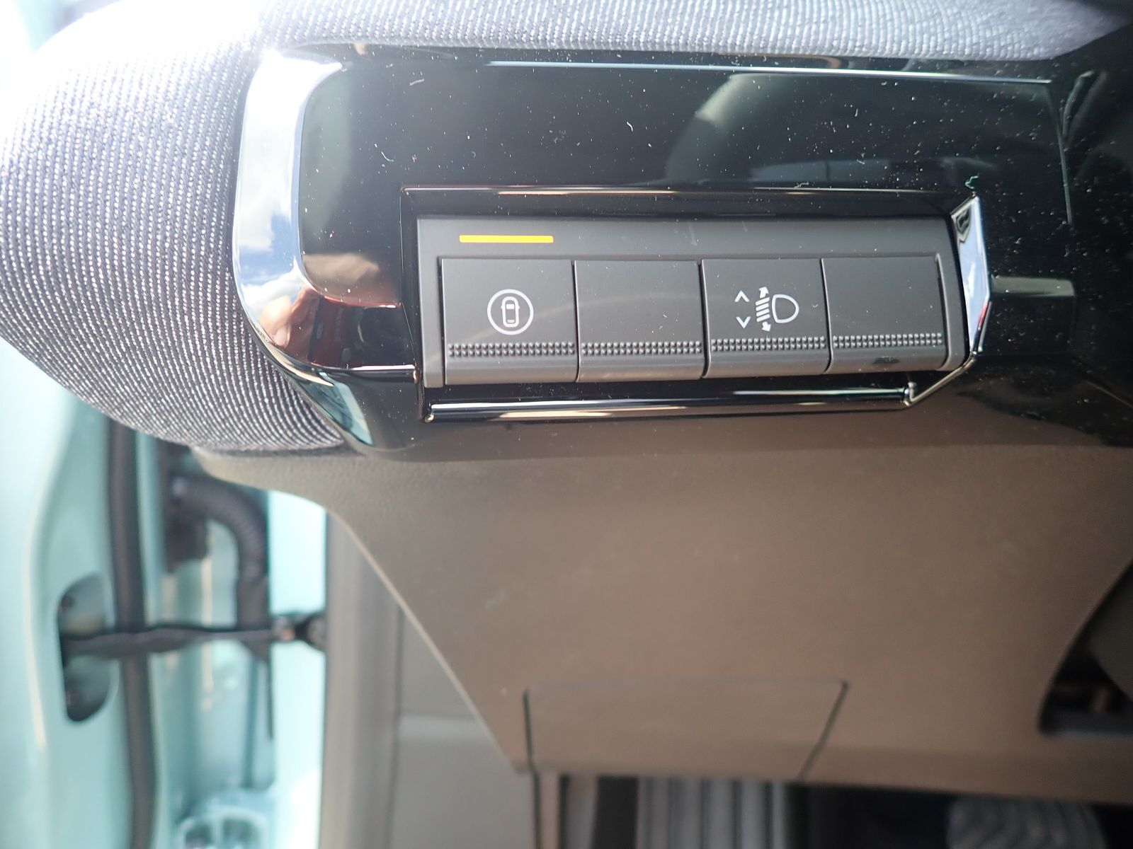 Fahrzeugabbildung Renault R 4 E-Tech elektrisch Techno "plein sud" 150 Com