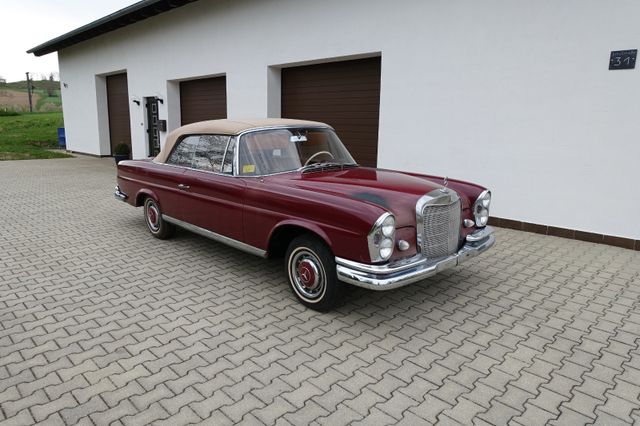 Mercedes-Benz 220SE