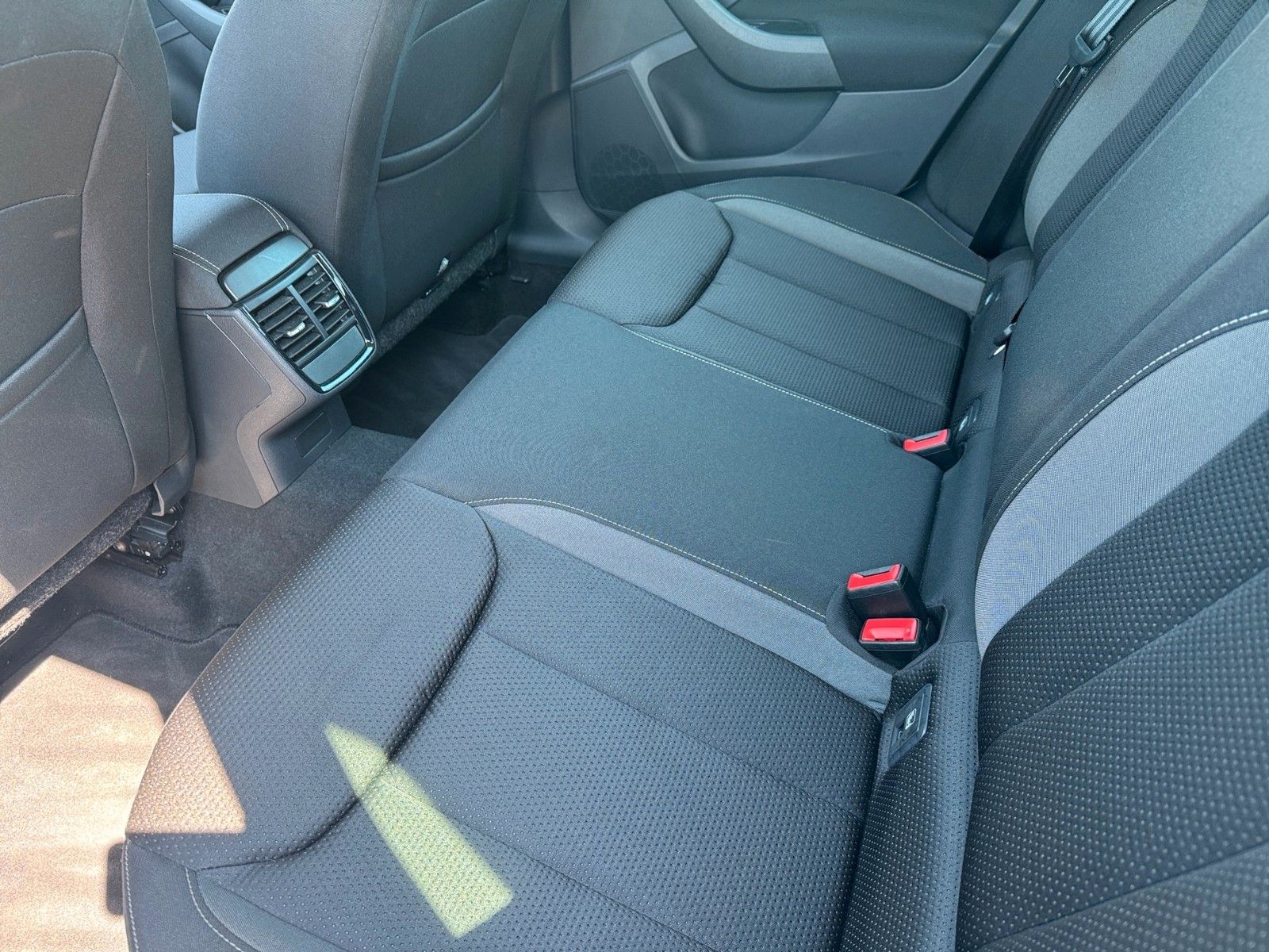 Fahrzeugabbildung SKODA Kamiq Ambition Tour 1.5 TSI