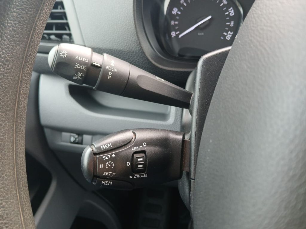 Fahrzeugabbildung Citroën Jumpy M BlueHDi 120 Club *AZV*Laderaumverkl.*