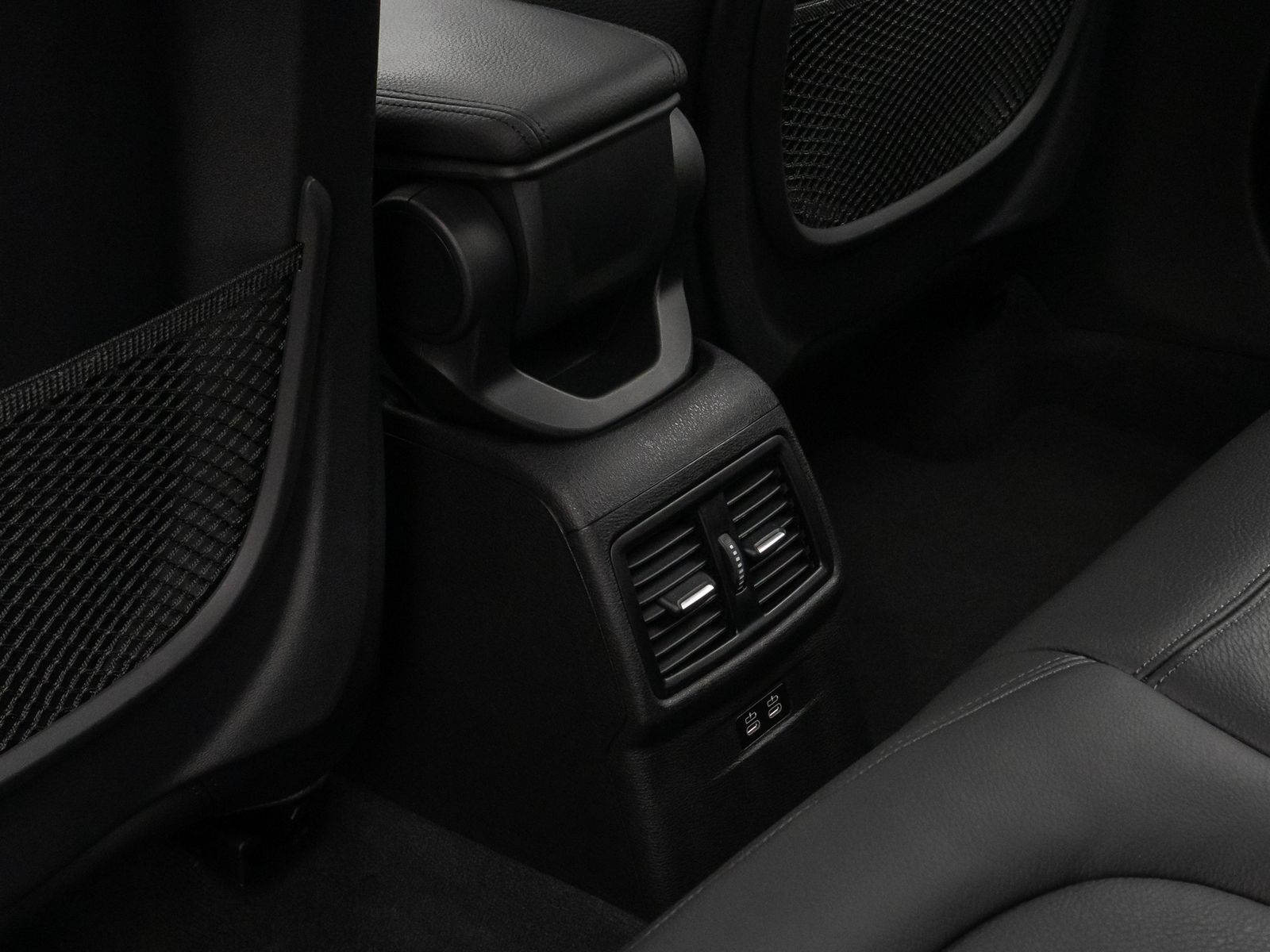 Fahrzeugabbildung BMW X1 xD25e SportLine Kamera HUD DAB HiFi AHK Alarm