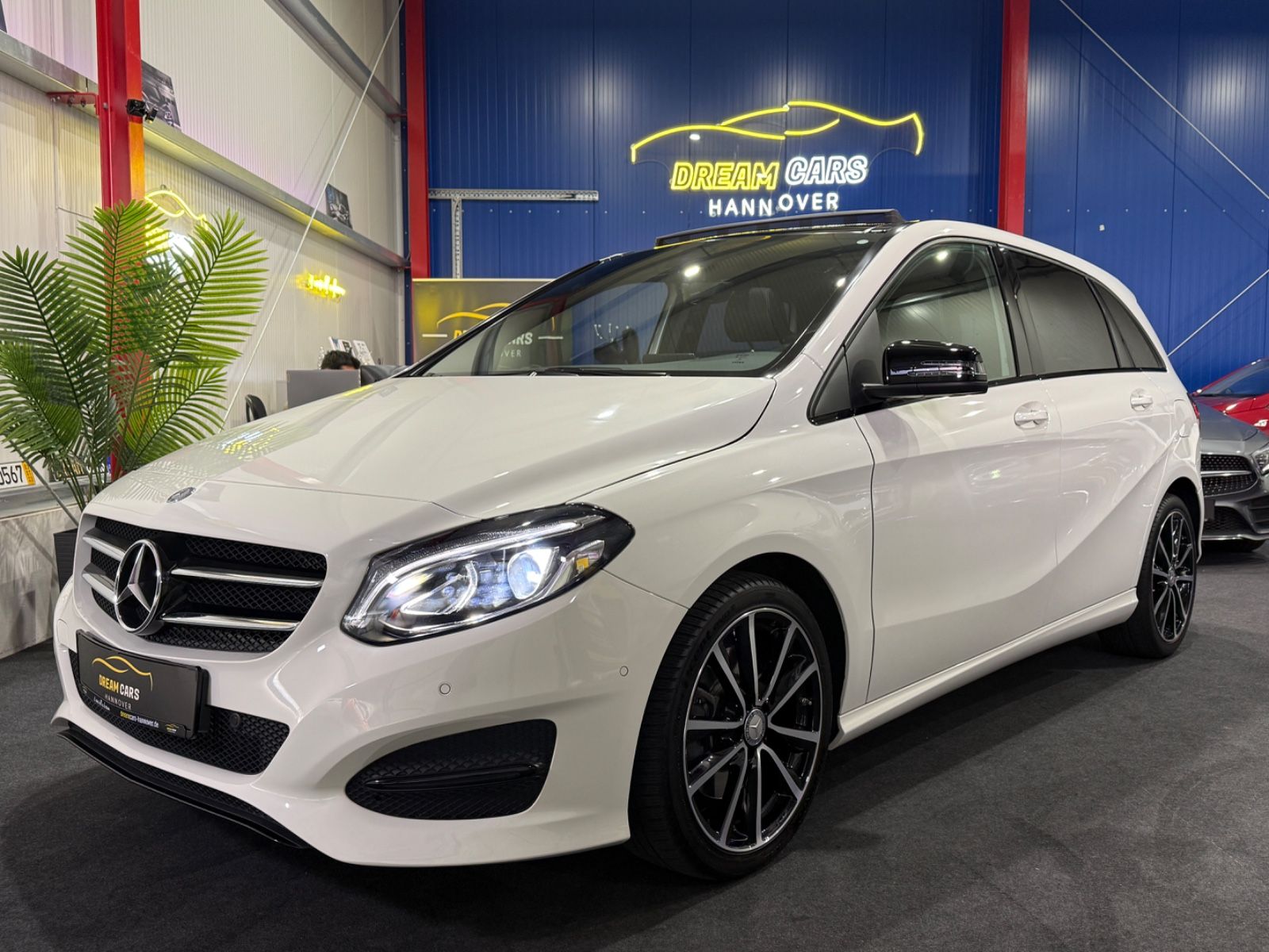 MERCEDES-BENZ B 250 Score*LED*KAMERA*PANO*ALLWETTERV*KLIMAAUTO