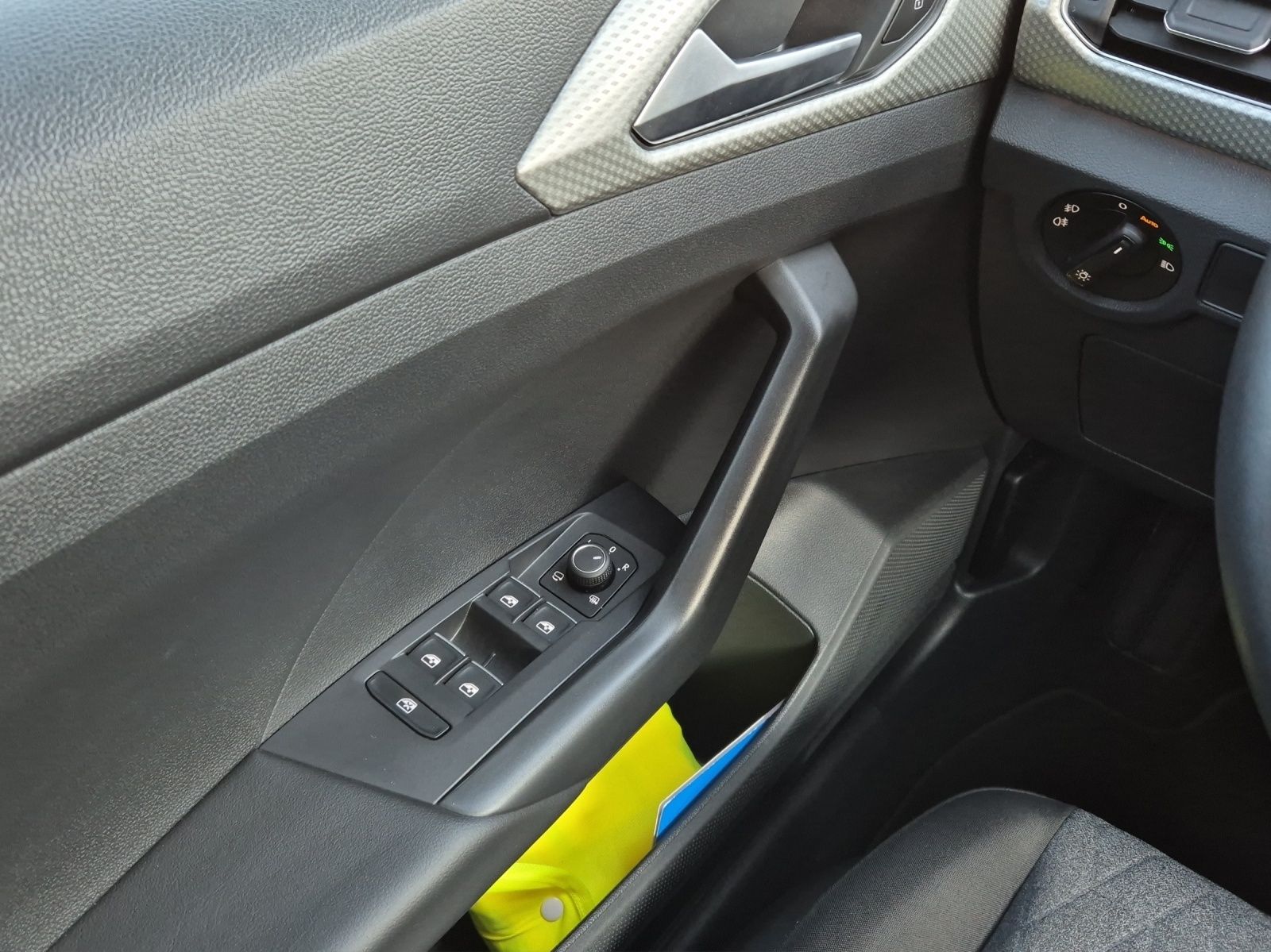 Fahrzeugabbildung Volkswagen T-Cross 1.0 TSI Move DSG LED AHK ACC Navi RearVi