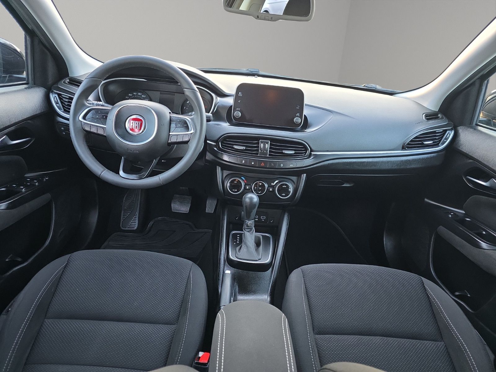 Fahrzeugabbildung Fiat Tipo Lounge Automatik Kamera LED  Navi  PCD