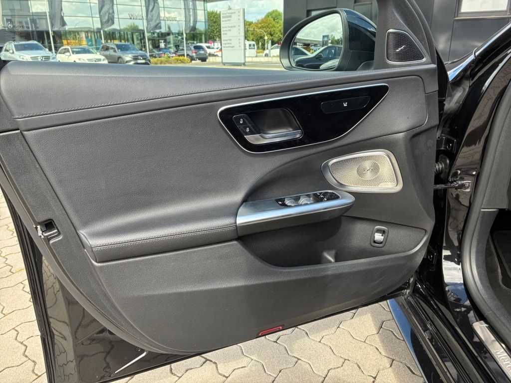 Mercedes-Benz C 300 d AMG KEYLESS DISTRONIC BURMESTER PANO-SHD foto 5