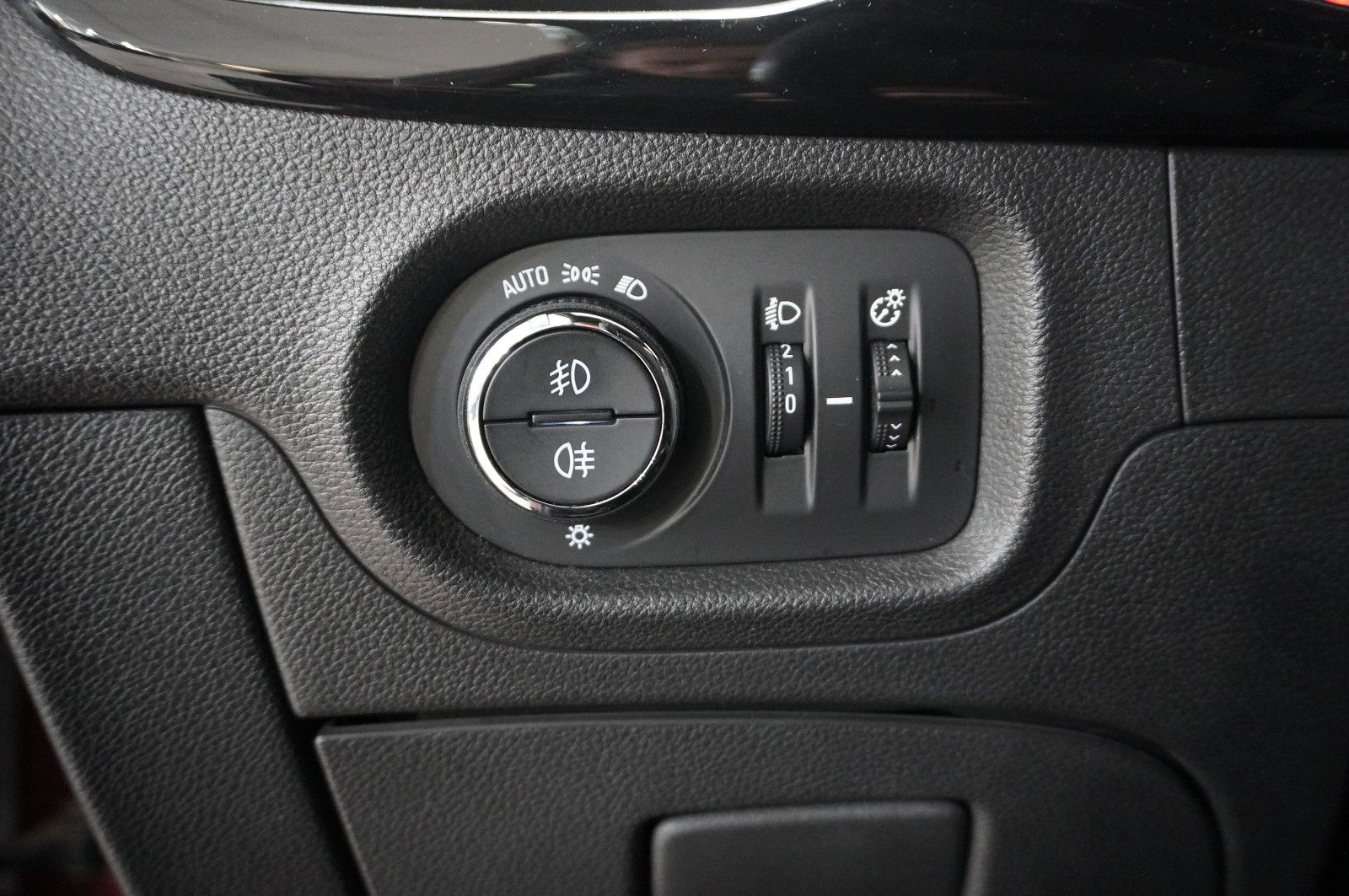 Fahrzeugabbildung Opel Astra K ST 1.4T DYNAMIC NAVI/LED/KAMERA/SPORT/SH