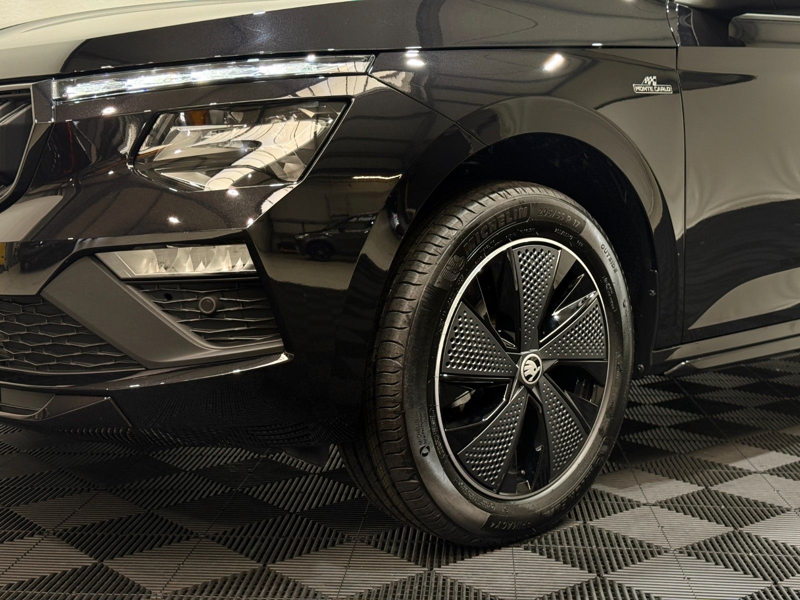Fahrzeugabbildung SKODA Kamiq Monte Carlo / DSG / Matrix / Navi / AHK