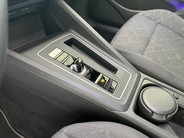 Fahrzeugabbildung Volkswagen Golf Variant 2.0 TDI DSG LIFE GJR ACC NAVI AHK