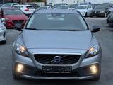 Volvo V40 Cross Country Momentum - Volvo V40 Limousine Momentum mit Diesel-Antrieb