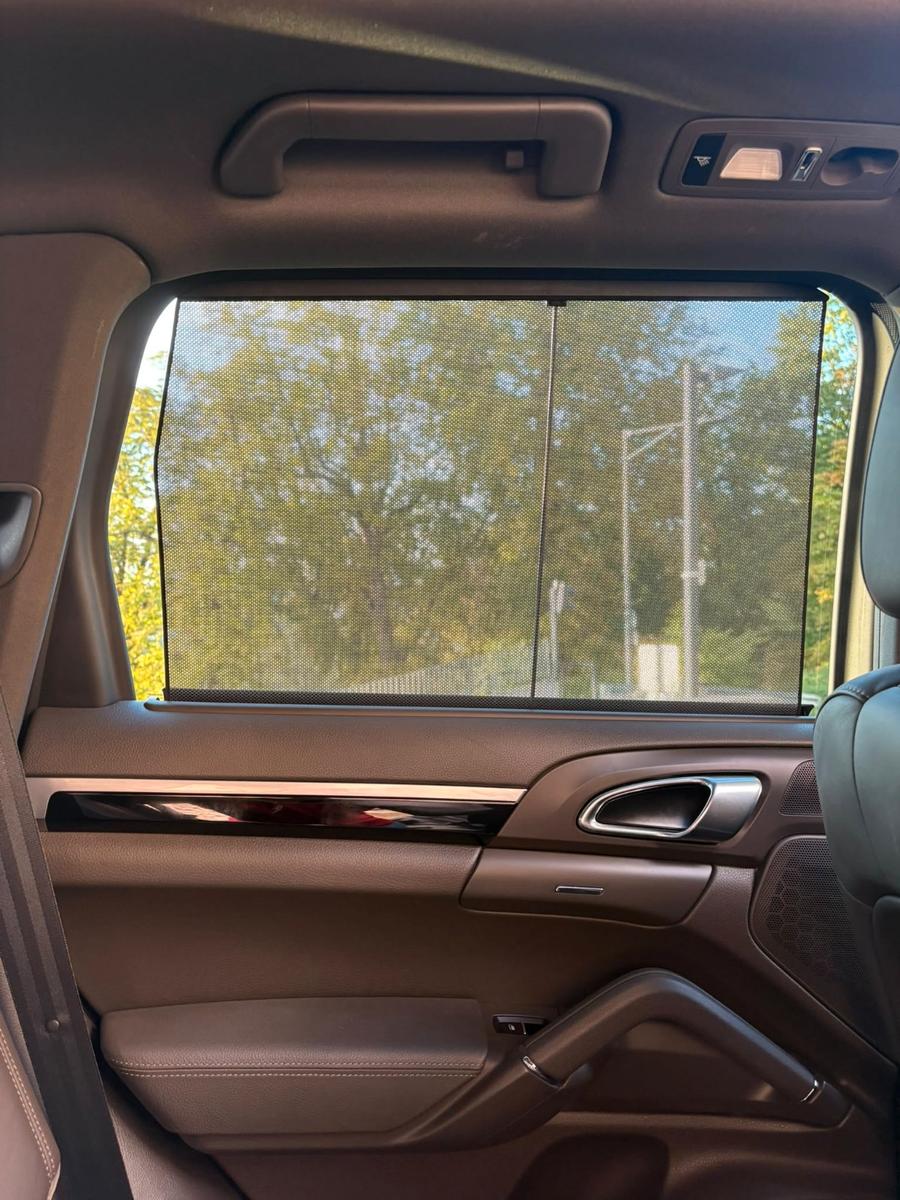 Porsche Cayenne - -