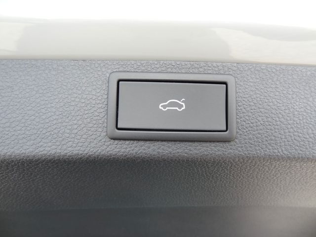 Fahrzeugabbildung Skoda Karoq Sportline/2.Hd/LED/Pano/Virtual/Navi/SitzH
