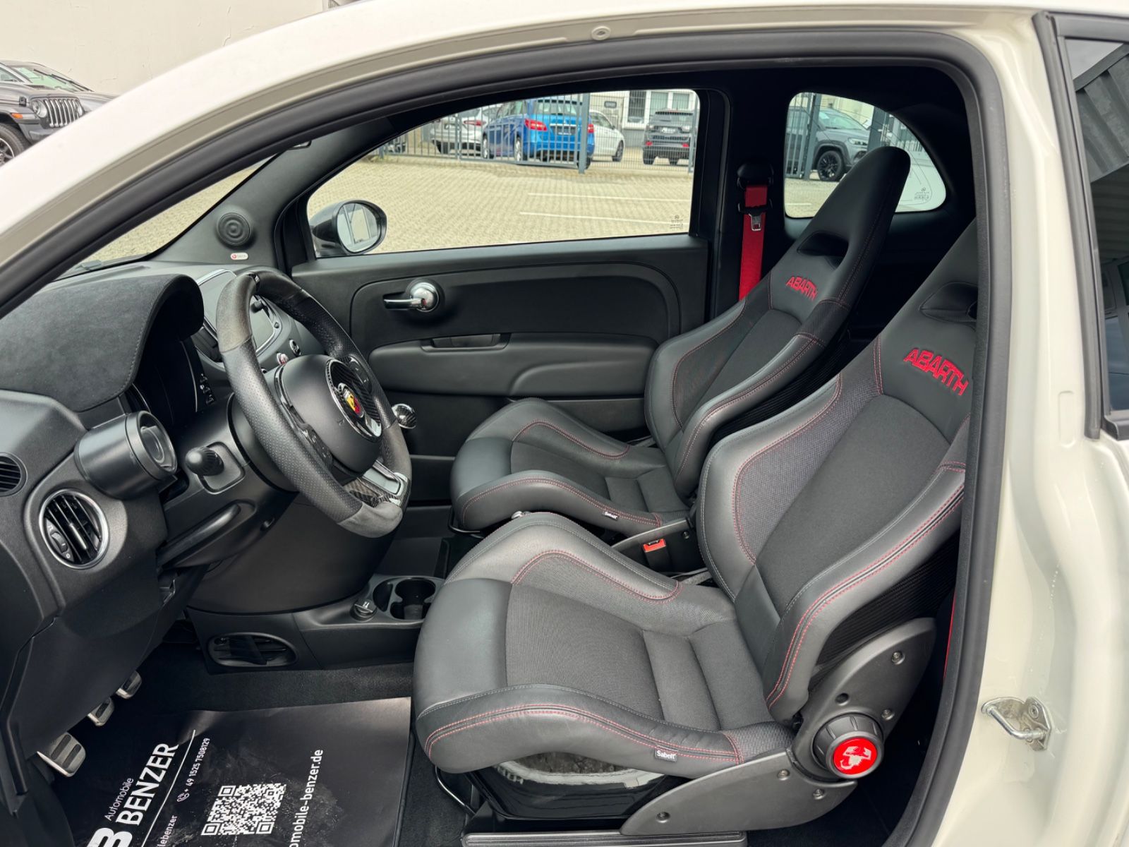 Fahrzeugabbildung Abarth 595 esseesse/CARBON/Akrapovic/MATT/Maxton-Design