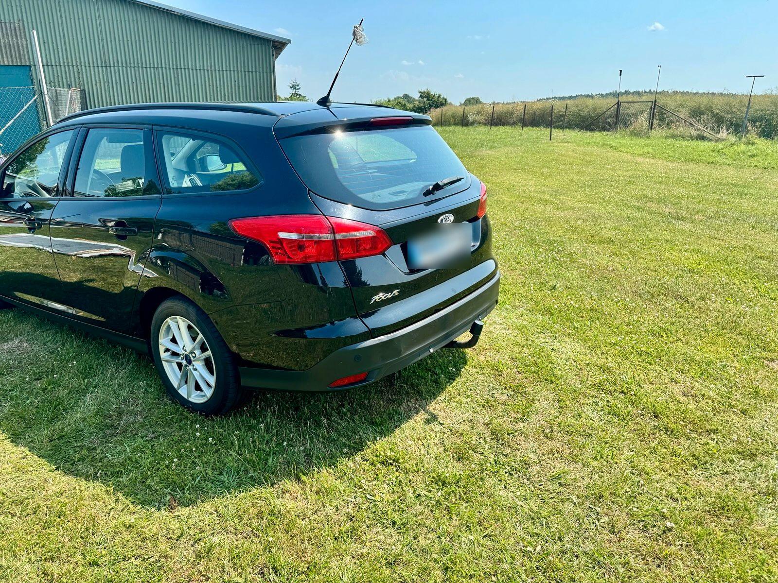 Ford Focus 2015 — interior