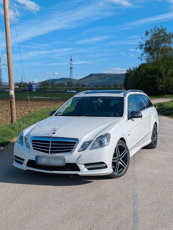 Image of Mercedes-Benz E 220