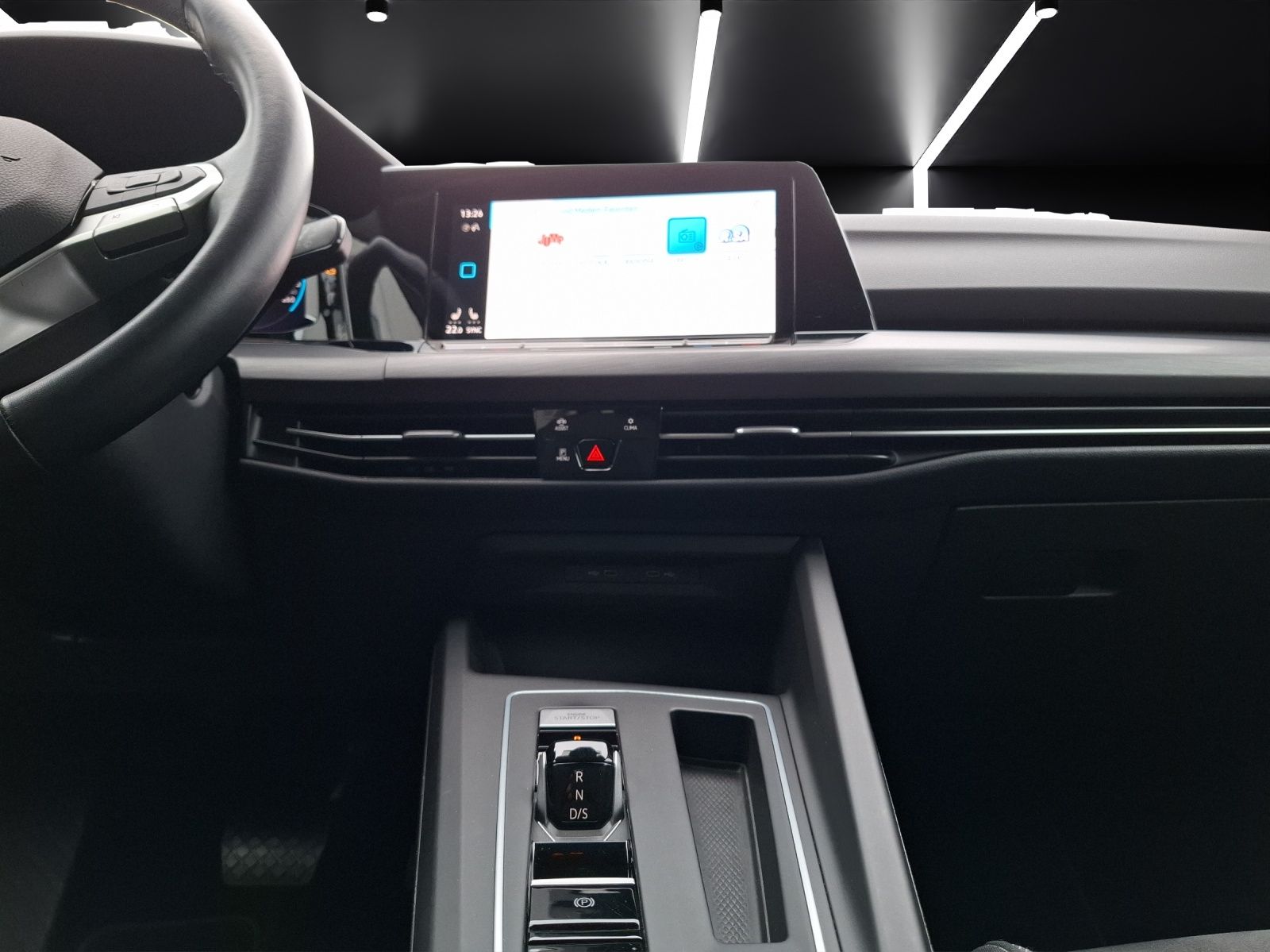 Fahrzeugabbildung Volkswagen Golf VIII Variant TDI Style DSG LED Navi AID ACC