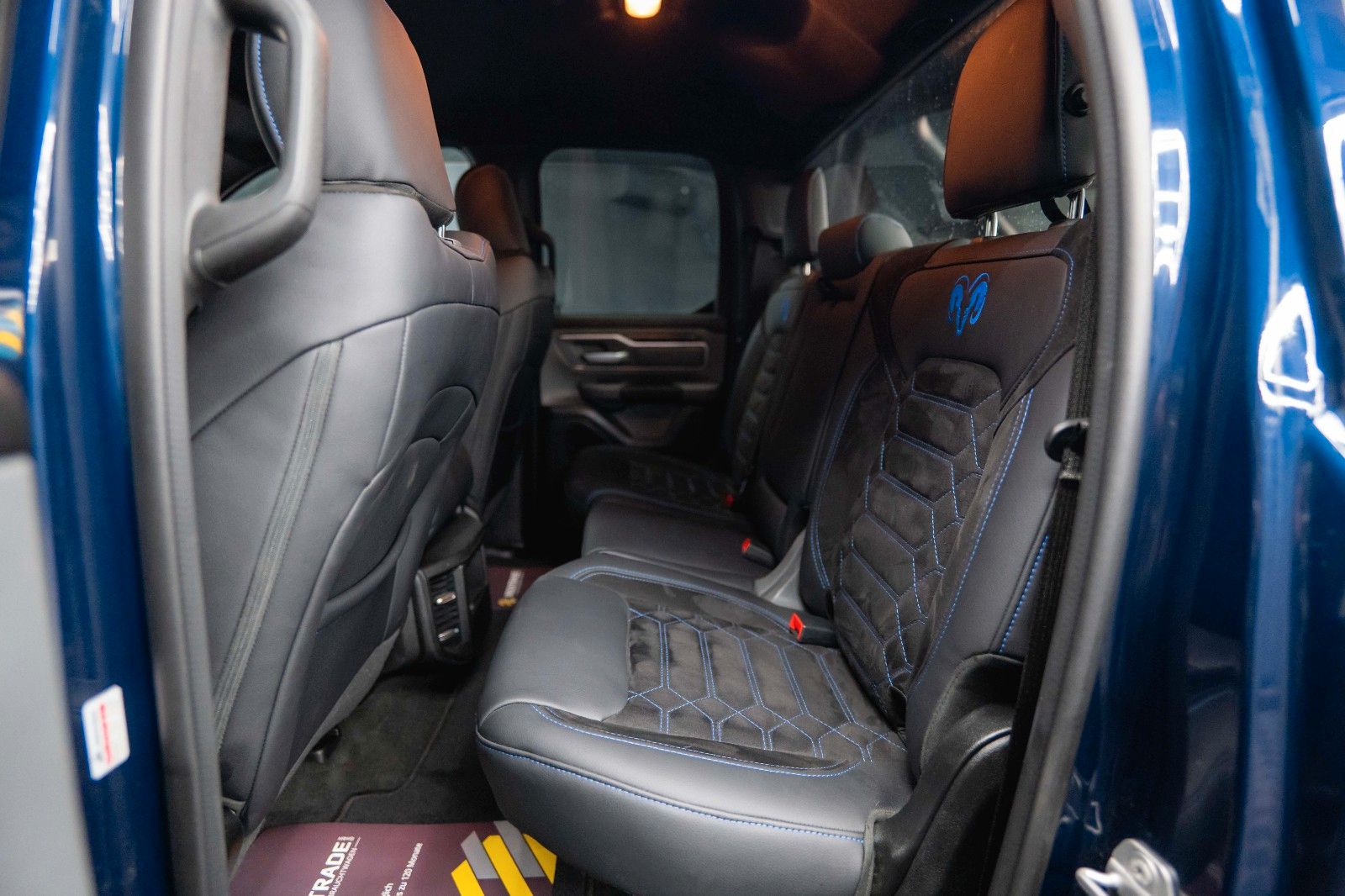 Fahrzeugabbildung Dodge RAM 5.7 V8 HEMI 4x4 OFFROAD NightEdition LONGBED