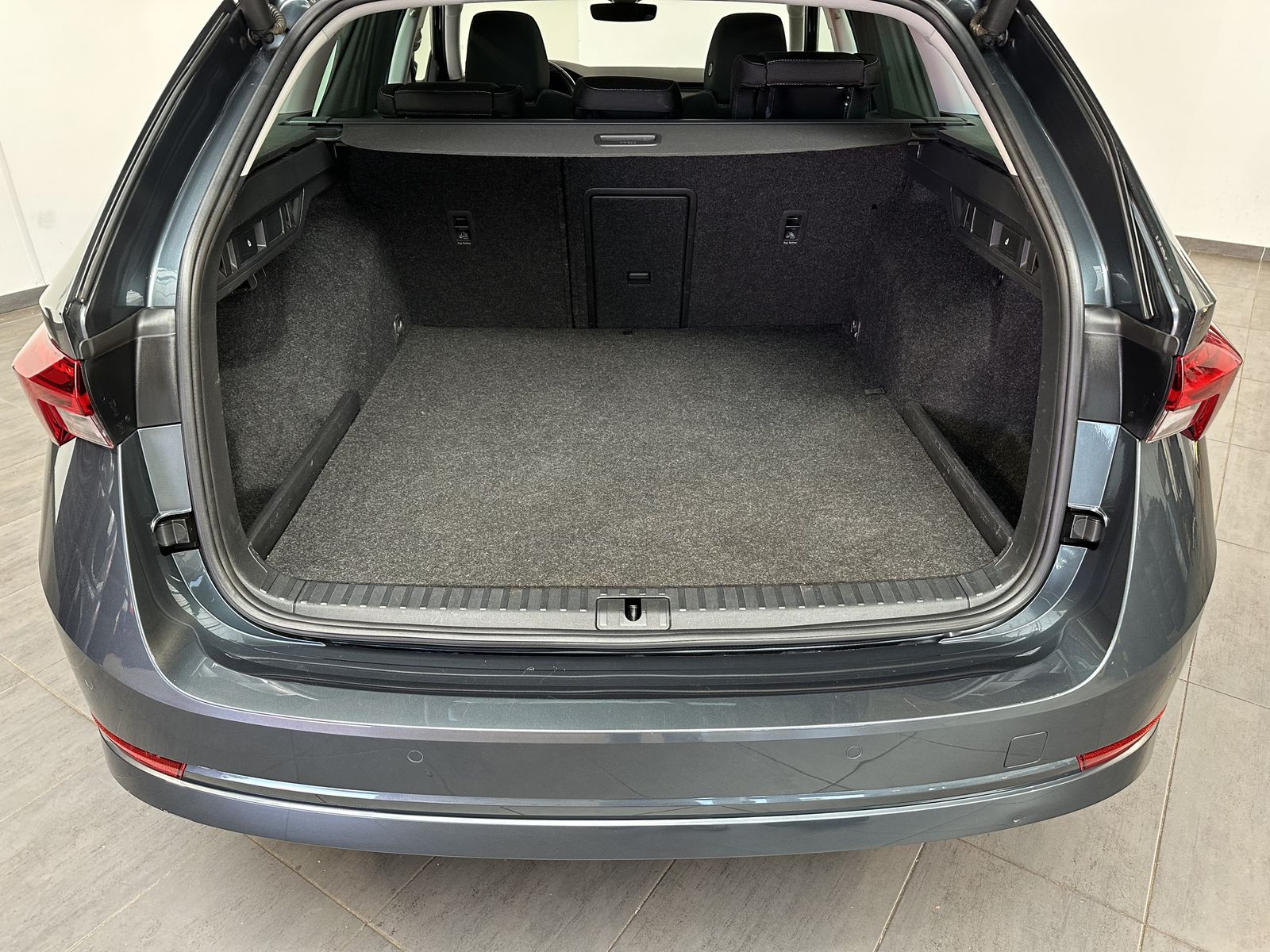 Fahrzeugabbildung SKODA Octavia Combi 1.4 TSI iV DSG Style NAV+LED+PANO