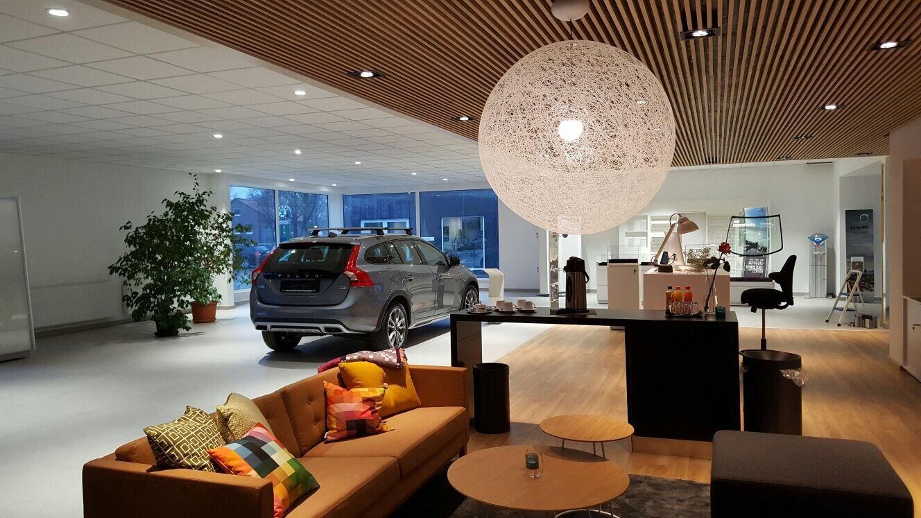 showroom-image-top