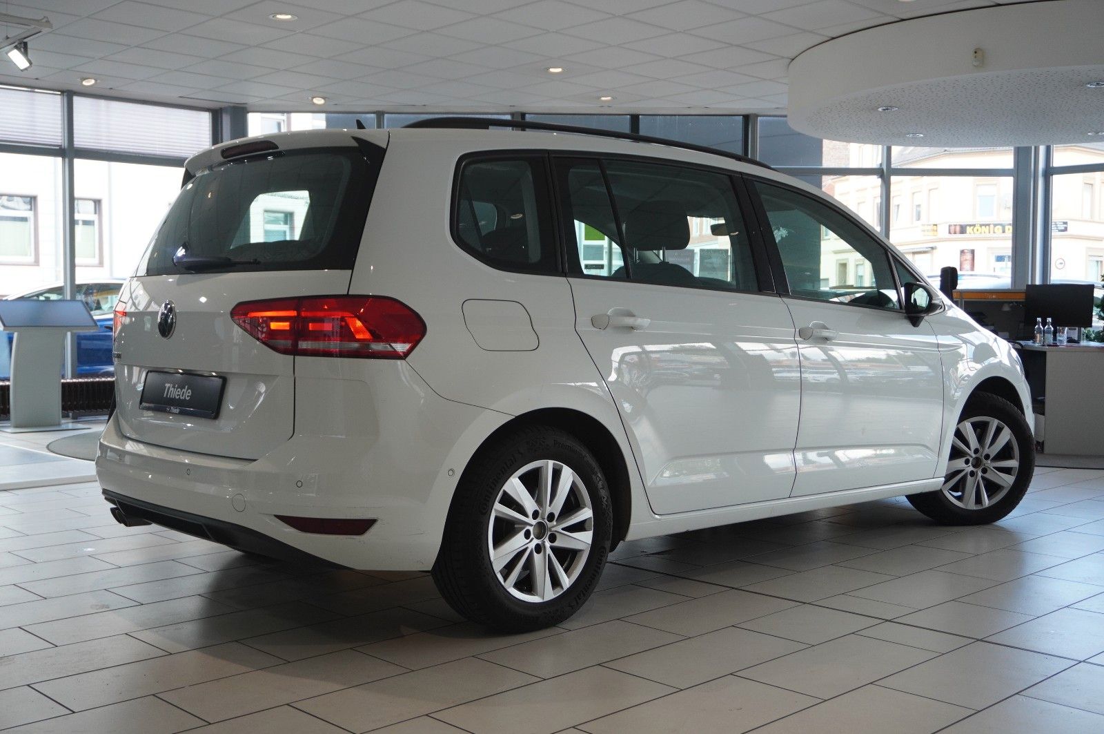 Fahrzeugabbildung Volkswagen Touran 2.0 TDI COMFORTLINE DSG NAVI/SH/ACC/DAB+