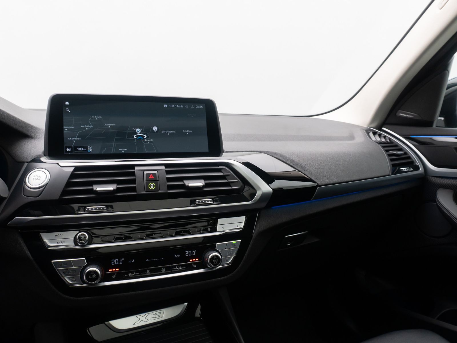 Fahrzeugabbildung BMW X3 xD30e xLine DAB Kamera AHK Alarm Panorama H/K