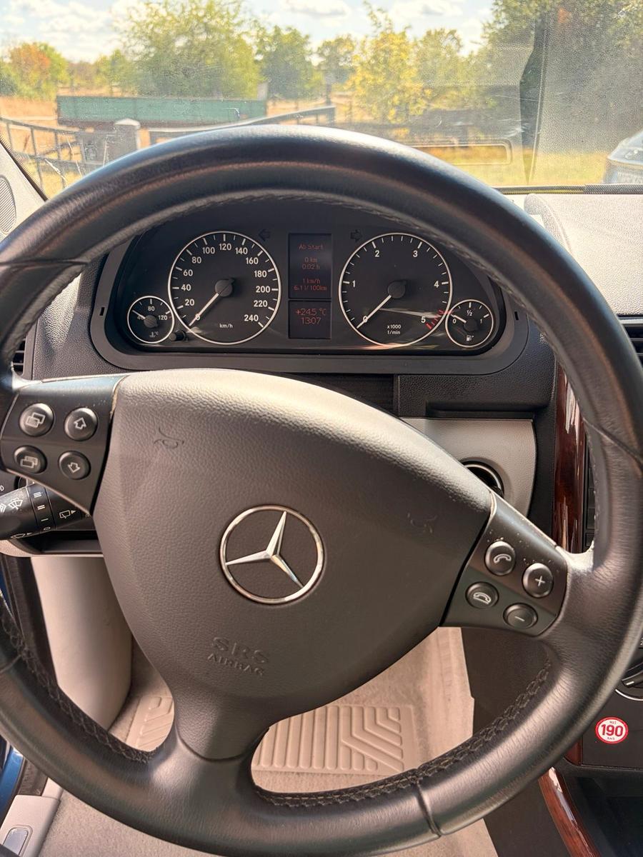 Mercedes-Benz A180 2010 — photo 7