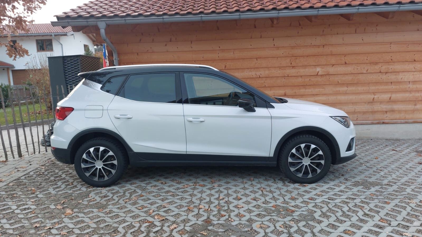 SEAT Arona 1.5 TSI 110kW FR /8-Fach bereift