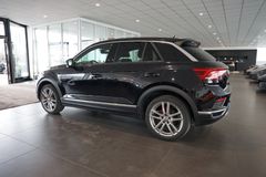 VW T-Roc 1.5 TSI Sport | Navi | App | ACC | AHK VW T-Roc 1.5 TSI Sport | Navi | App | ACC | AHK