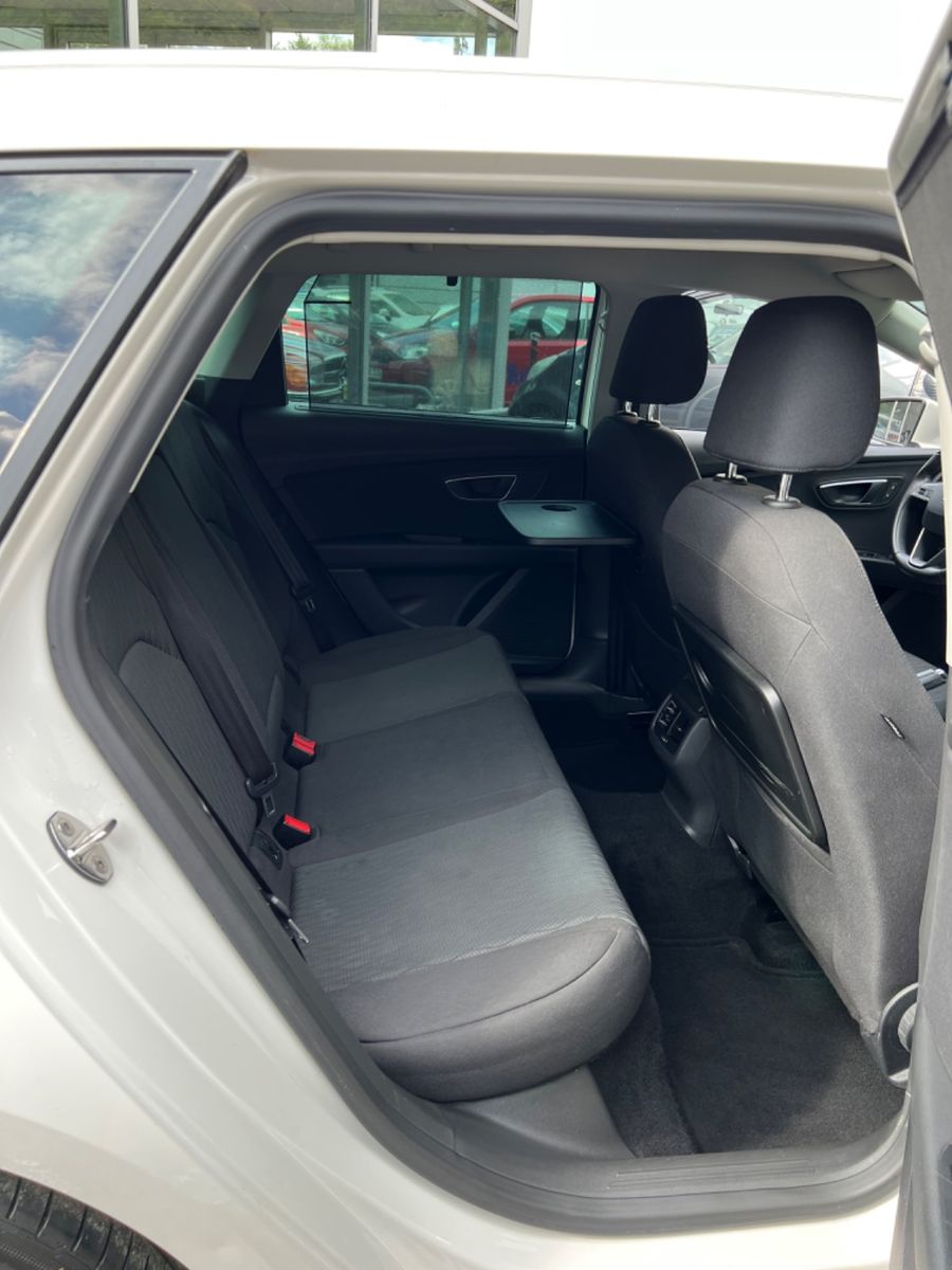Fahrzeugabbildung SEAT Leon ST Style *SITZHEIZUNG* ROLLO *1.HAND*