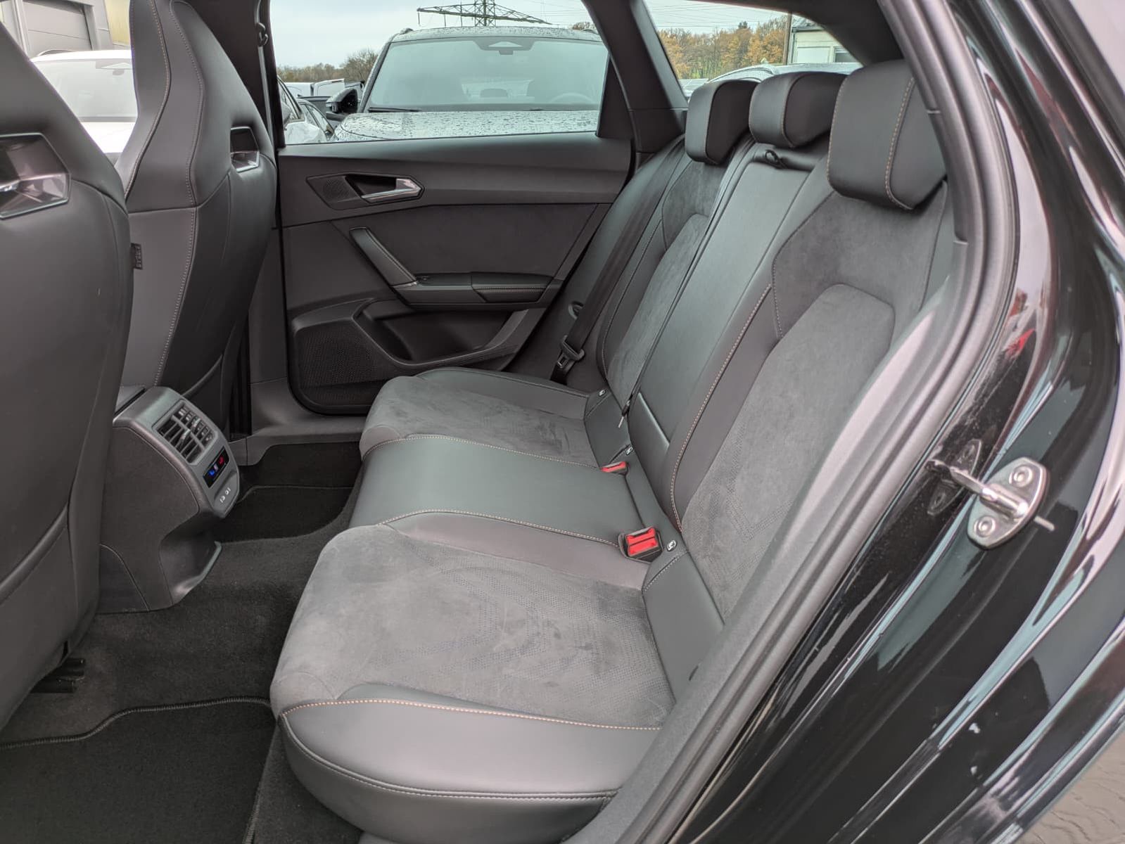 Fahrzeugabbildung CUPRA Leon 1.5 eTSI *PANO*ALCAN.*Drive2*ACC