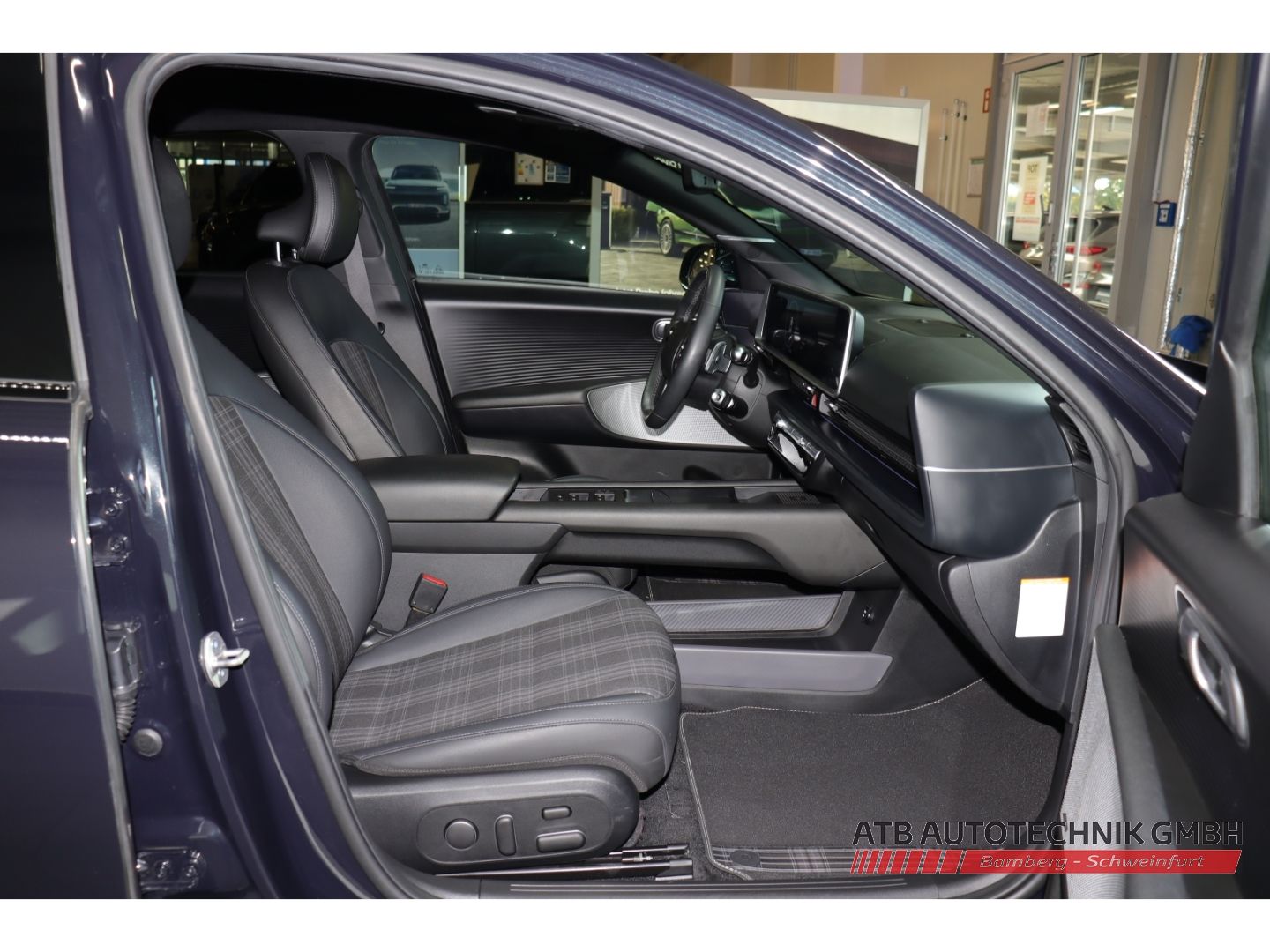 Fahrzeugabbildung Hyundai IONIQ 6 First Edition 77,4 kWh 4WD SOH 95,8% Nav