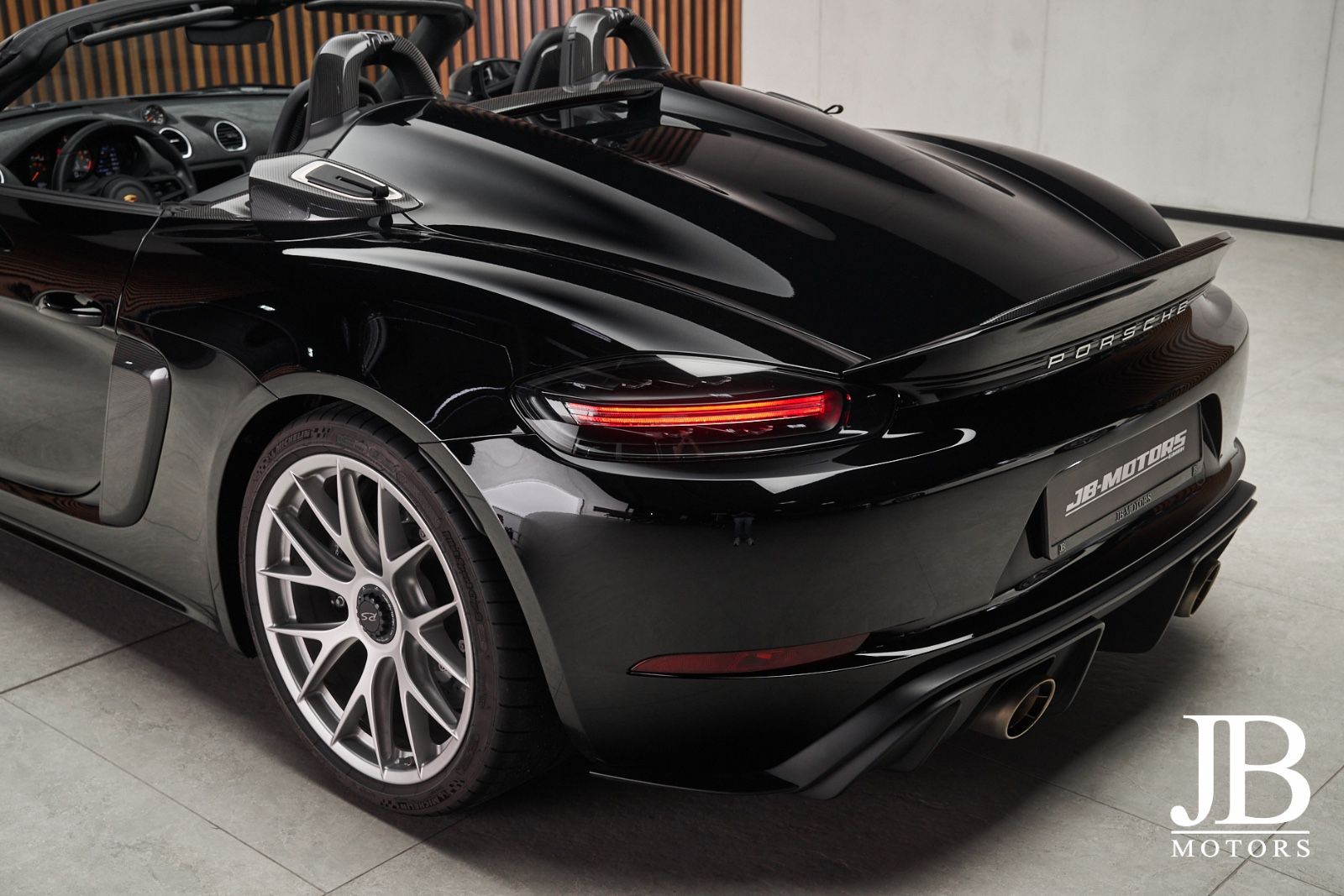 Fahrzeugabbildung Porsche Spyder RS Weissach PCCB Lift Magnesium Chrono