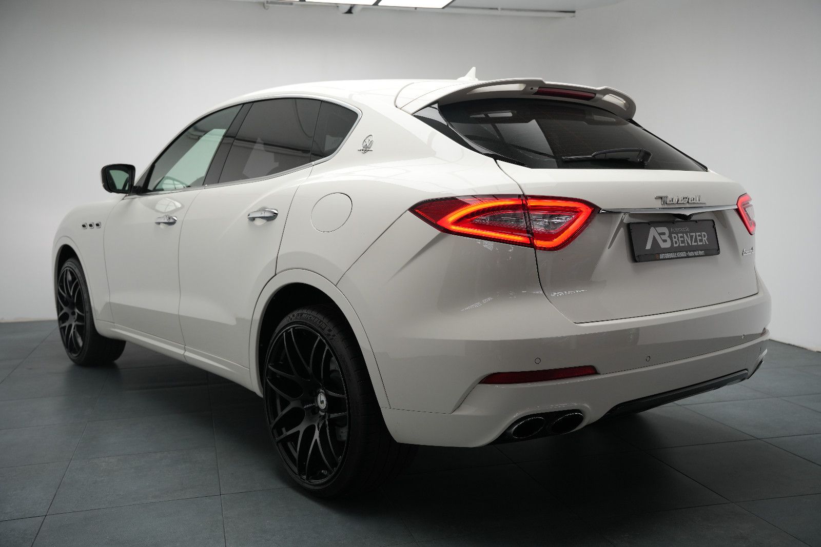 Fahrzeugabbildung Maserati Levante S/CARBON/HARMAN-KARDON/KAMERA/BRD