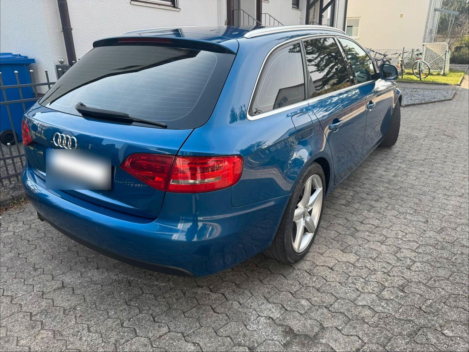 Audi A4 2008 — вигляд ззаду