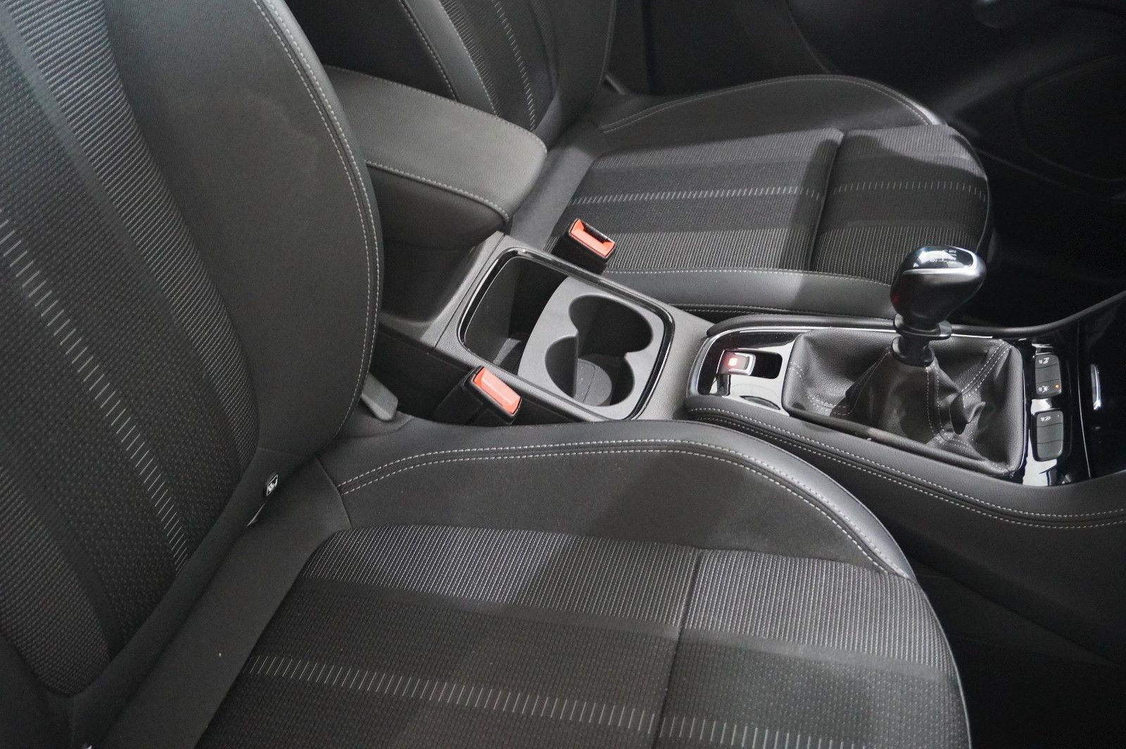 Fahrzeugabbildung Opel Grandland (X) 1.2T GS SPORT NAVI/LED/VIRT./DAB+
