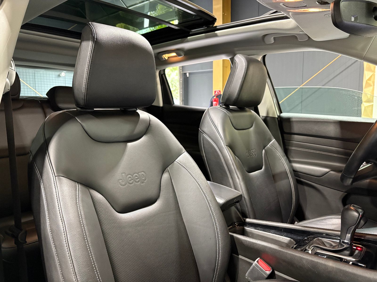 Fahrzeugabbildung Jeep Compass S Plug-In Hybrid 4WD/PANO/360°/ACC/APPLE