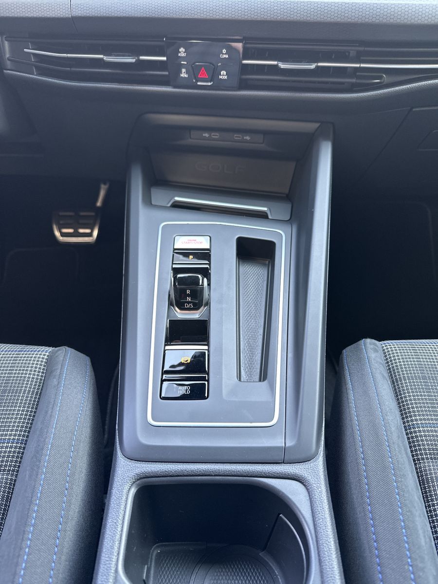 Fahrzeugabbildung Volkswagen Golf 1.4 eHybrid DSG GTE NAV+LED+ACC+CARPLAY+VC
