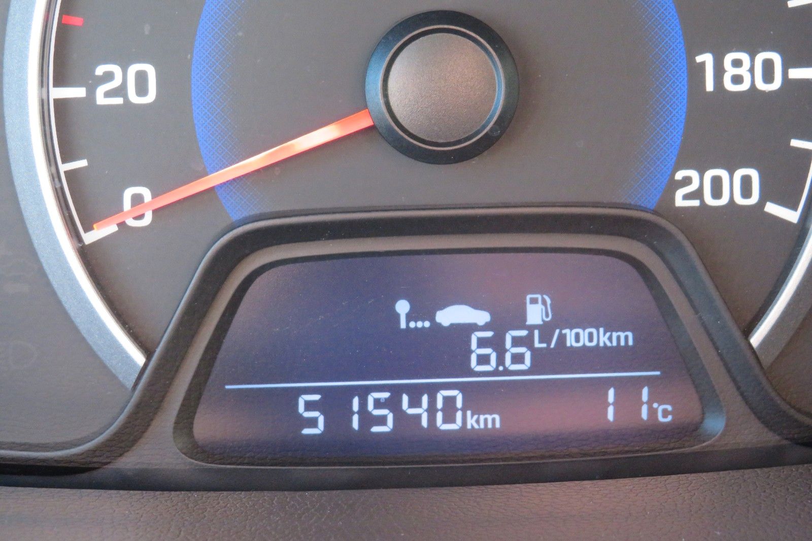 Fahrzeugabbildung Hyundai i10 4-TÜREN KLIMA PDC ALU SCHECKHEFT