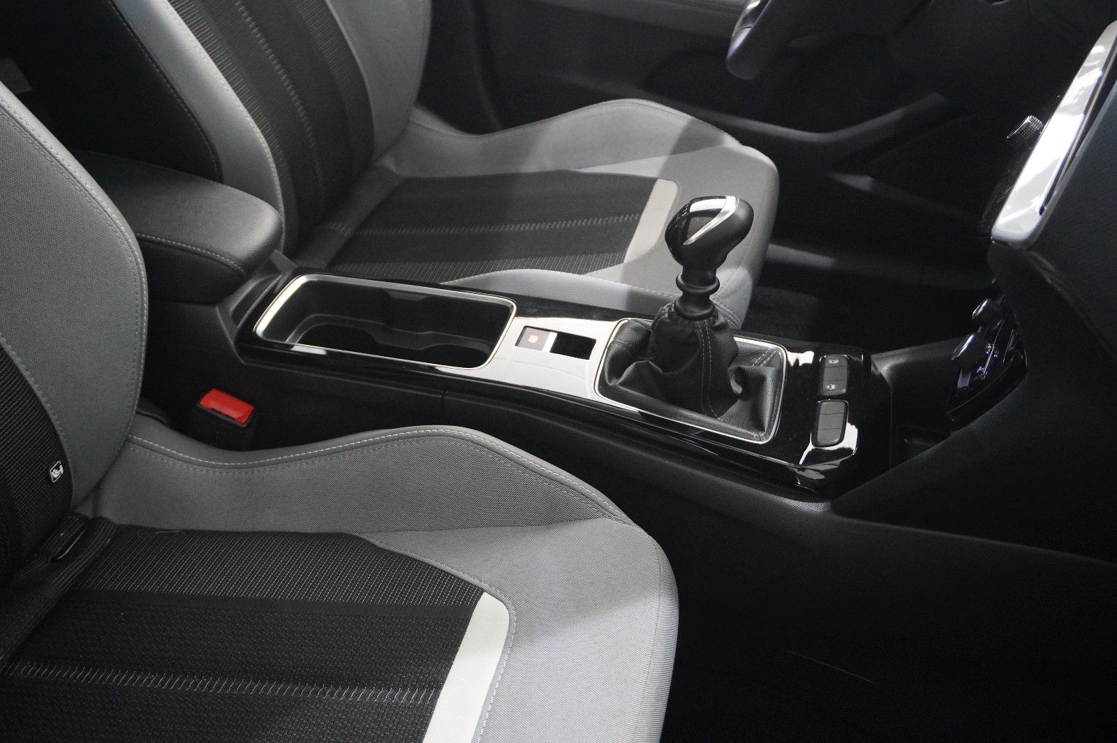 Fahrzeugabbildung Opel Mokka ELEGANCE 1.2T NAVI/LED/KAMERA/SPORT/SH/DAB