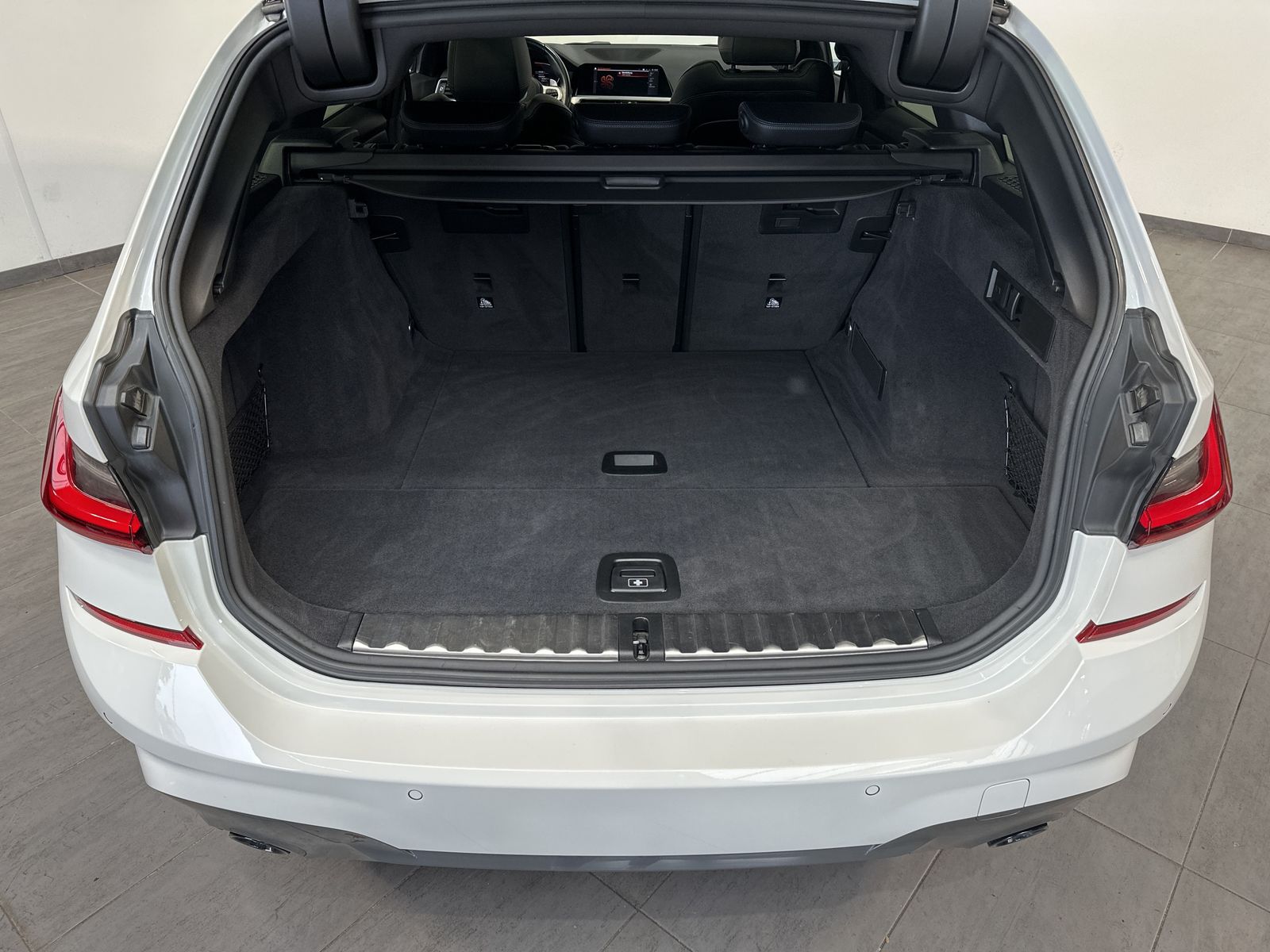 Fahrzeugabbildung BMW 320d Touring M-Sport NAV+LED+PANO+19ZO+LIVECOCKP