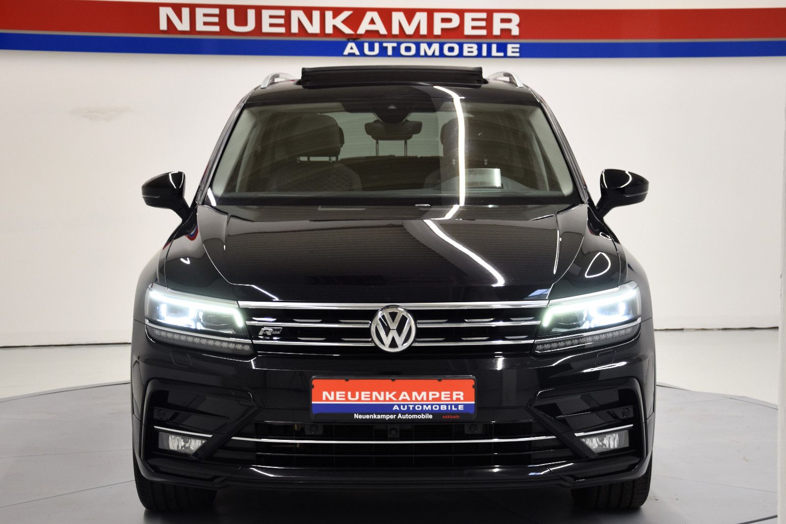 Fahrzeugabbildung Volkswagen Tiguan Allspace R-Line IQ.DRIVE, Pano, HuD, 19"