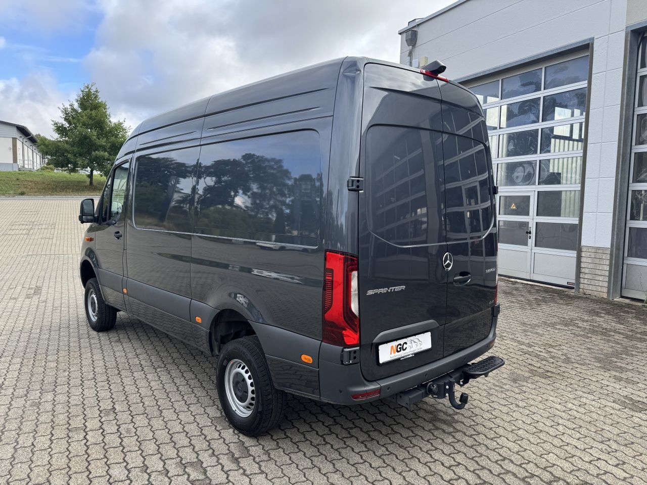Fahrzeugabbildung Mercedes-Benz Sprinter 319CDI KA 4x4 L2H2 KlimaLED*CAM*AHK2.8T