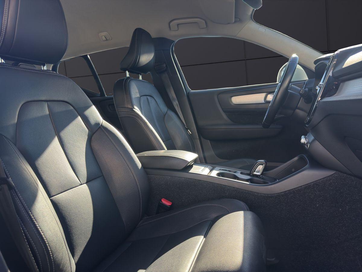 Volvo XC40 Momentum 2WD LEDER KAMERA LED SITZH MEMORY
