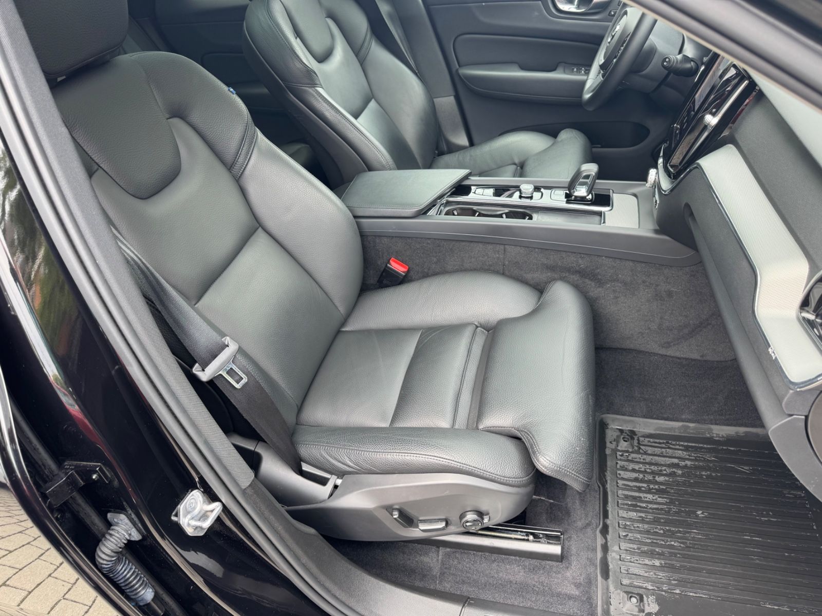 Volvo XC60 Inscription Recharge Plug-In Hybrid AWD foto 17