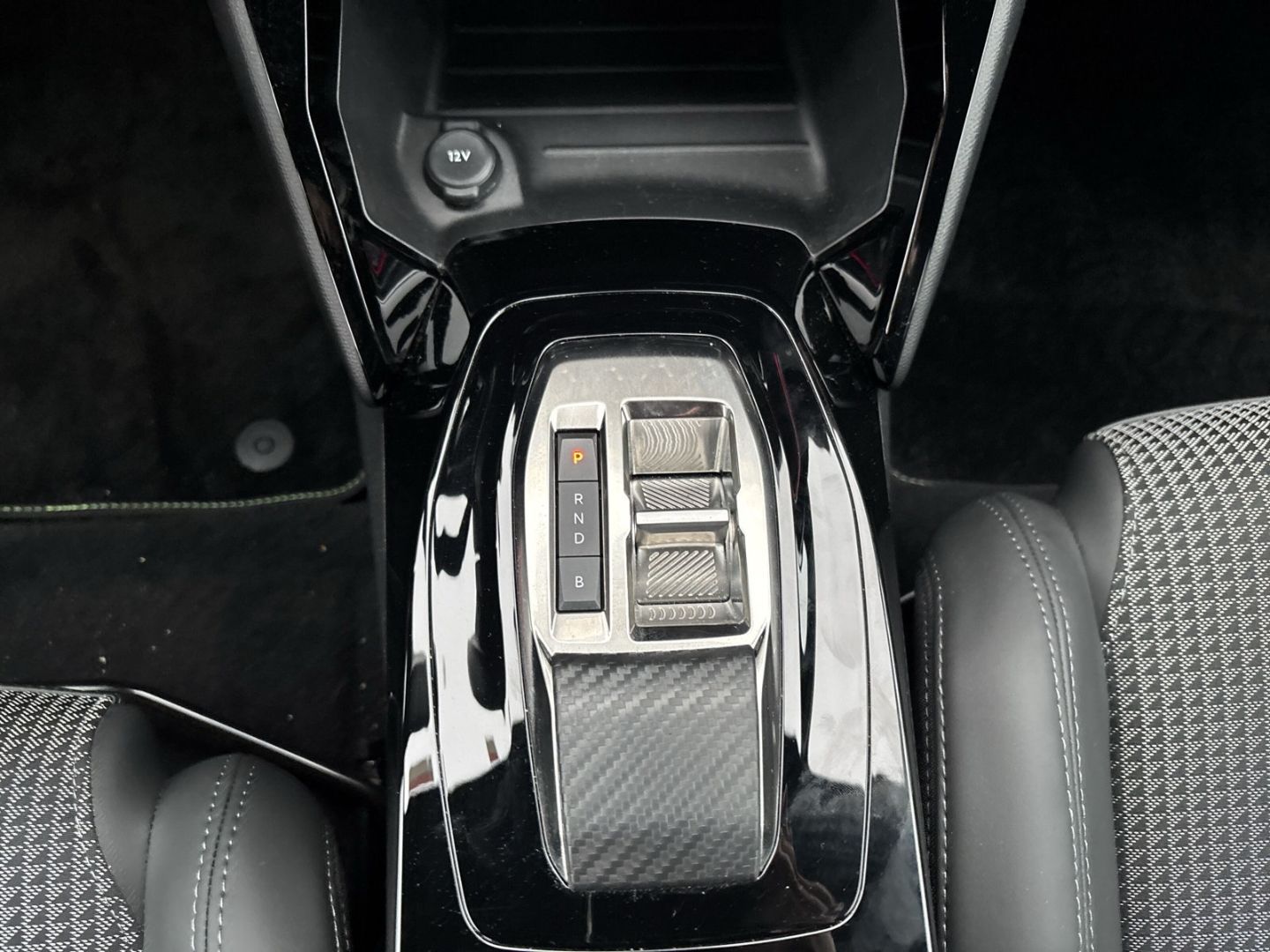 Fahrzeugabbildung Peugeot 208 e- GT Elektromotor 136